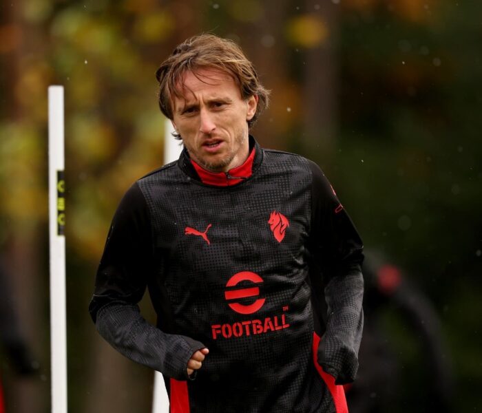 Modric treinou normalmente nesta sexta-feira (21) no Centro Esportivo de Carnago. Foto: Giuseppe Cottini/AC Milan — Reprodução.
