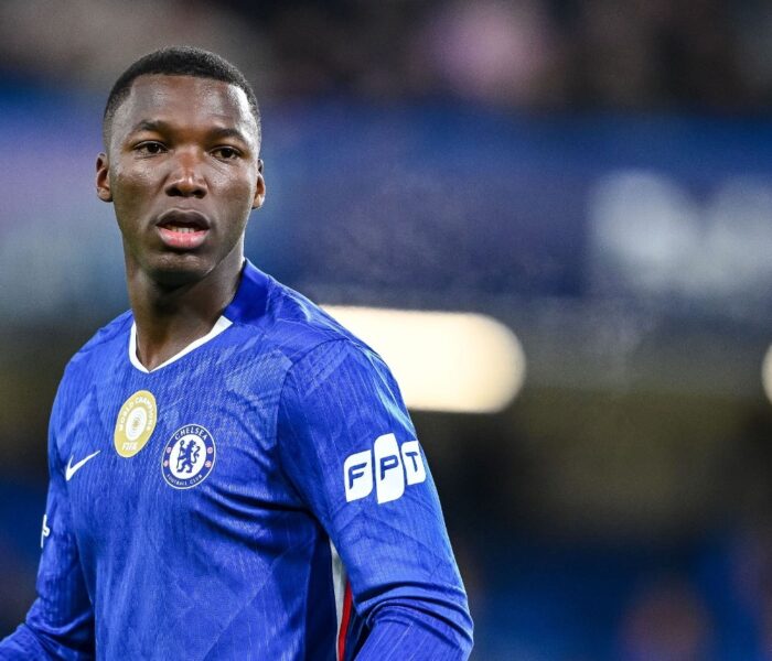 Moisés Caicedo em ação contra o Barcelona, pela Champions League. Foto: Chelsea F.C/Reprodução.