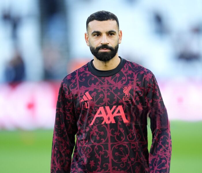 Salah no aquecimento antes do jogo entre West Ham e Liverpool, pela 13ª rodada da Premier League. Foto: Adam Davy/PA Images/Getty Images — Reprodução.