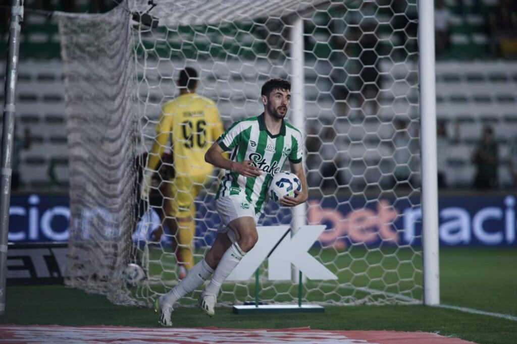 Taliari comemora o gol marcado. Foto: Reprodução/Juventude.
