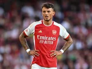 Como atleta do Arsenal, Ben White chegou a ser convocado para a seleção inglesa. Foto: Mike Hewitt/Getty Images.