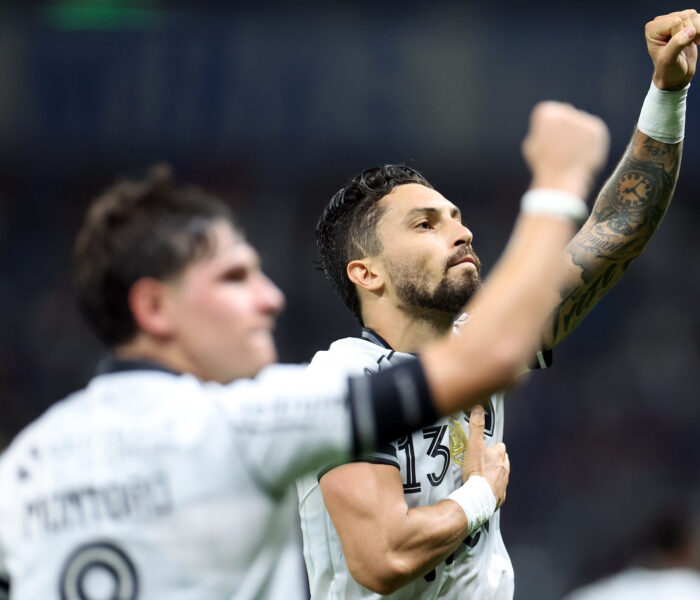 Alex Telles e Montoro comemoram o gol de empate do Botafogo. Foto: Vitor Silva/Botafogo