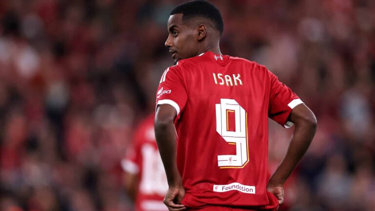 De ídolo a rival: Isak volta ao Newcastle para tentar salvar sua passagem pelo Liverpool; veja