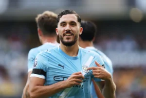 Rayan Cherki comemora o gol marcado. Foto: Michael Regan/Getty Images