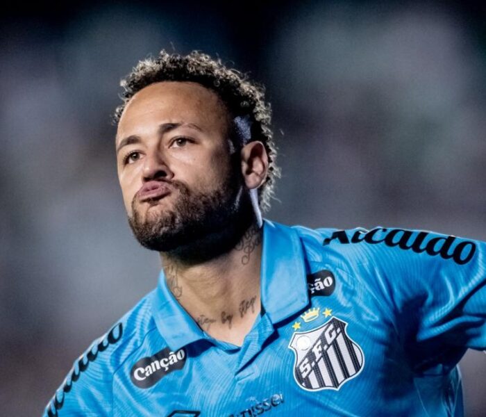 Neymar marcou três vezes para o Santos contra o Juventude