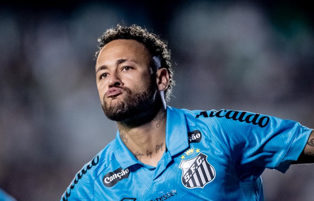 Neymar marcou três vezes para o Santos contra o Juventude