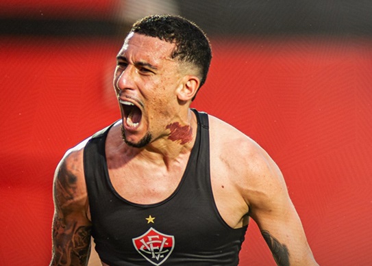 Vitória vence São Paulo e escapa do rebaixamento