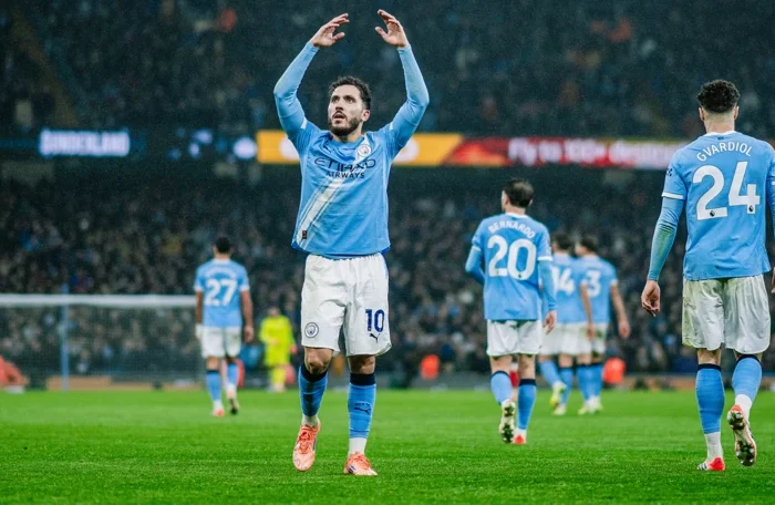Cherki vibra com a torcida. Foto: Divulgação/Manchester City FC.