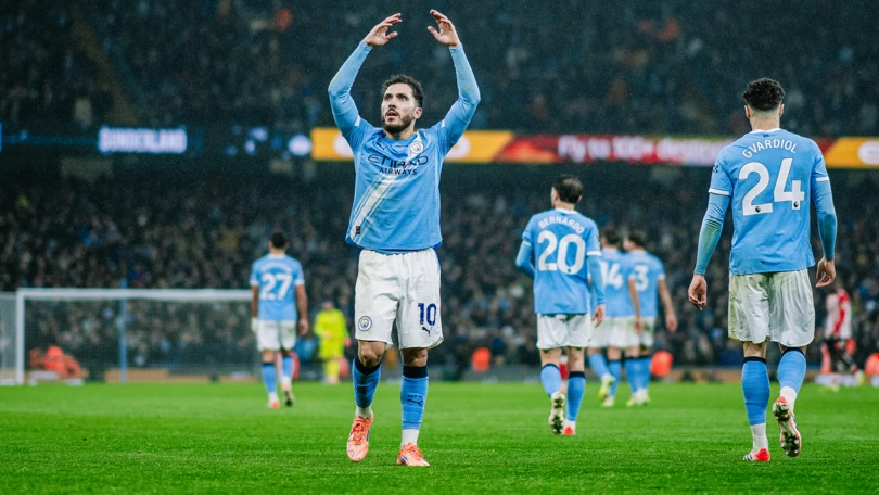 Cherki vibra com a torcida. Foto: Divulgação/Manchester City FC.
