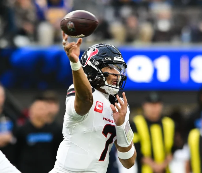 Texans vence Chargers.