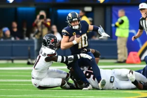 Texans vence Chargers.