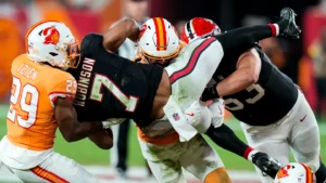 Falcons vence.