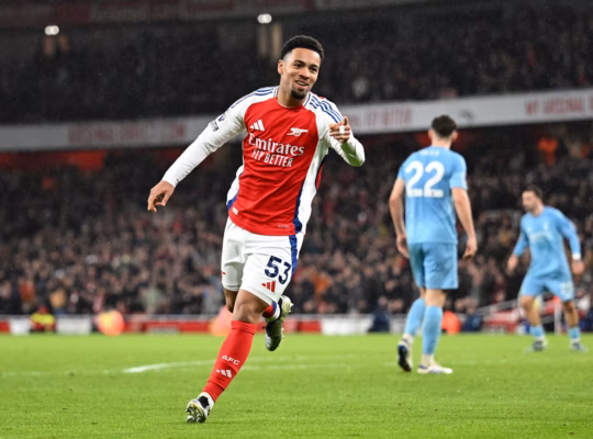 Nwaneri é formado pelas categorias de base do Arsenal, a conhecida Hale End. Foto: Divulgação/Arsenal FC