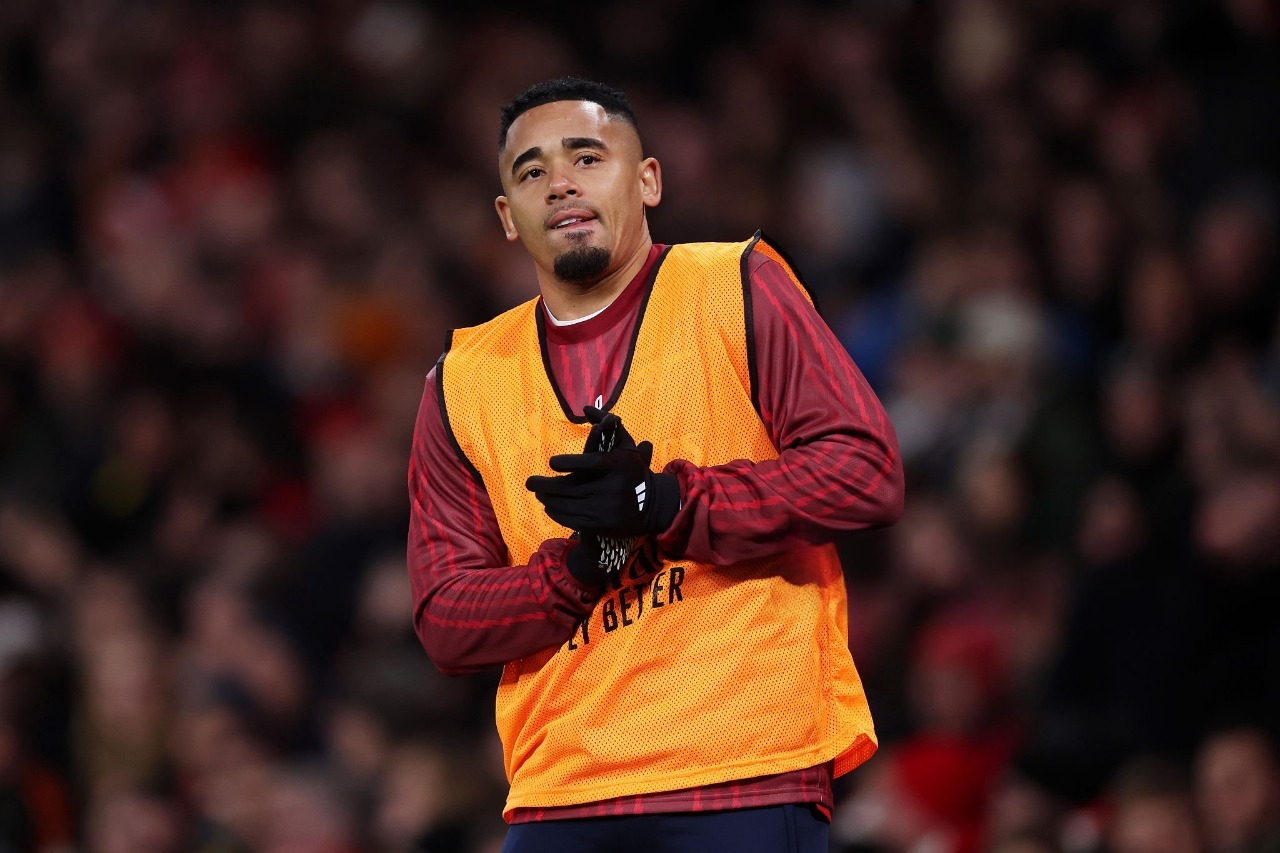 Gabriel Jesus no aquecimento. O atacante brasileiro entrou em campo na última partida do Arsenal, contra o Wolverhamtpon. Foto: Julian Finney/Getty Images
