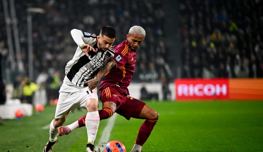Wesley e Zhegrova disputam por espaço. Foto: Divulgação / Juventus.