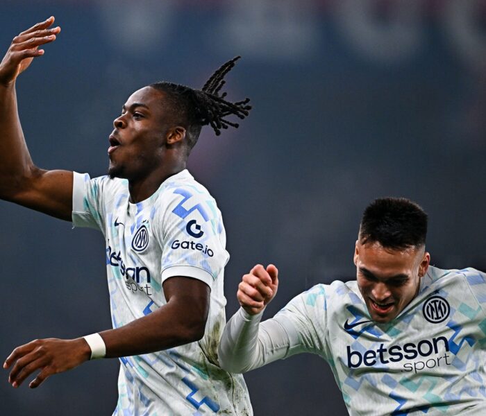 Autores dos gols da Inter de Milão, Bisseck e Lautaro comemoram juntos. Foto: Simone Arveda/Getty Images