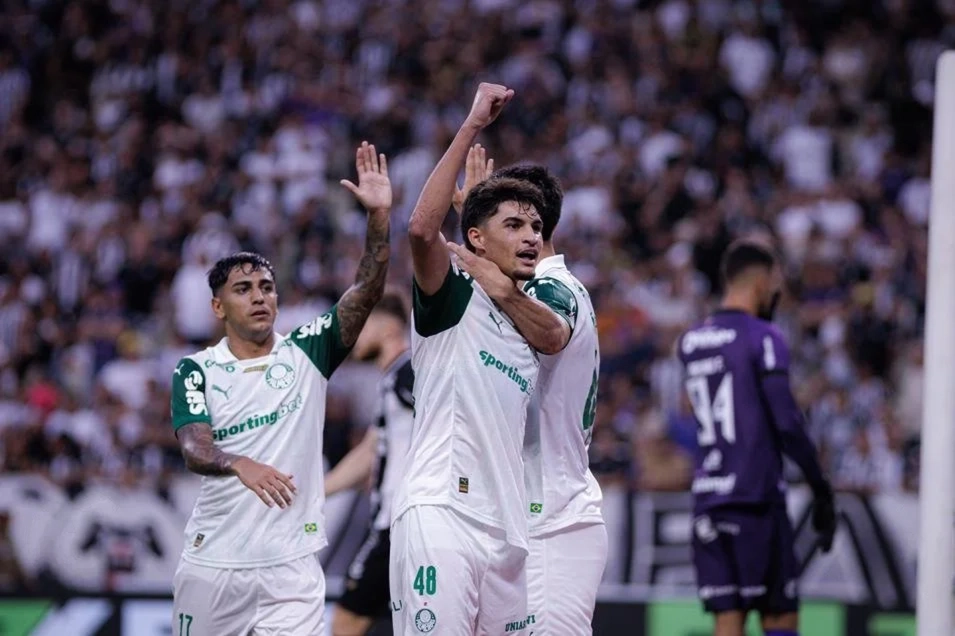 Sosa comemora o gol marcado. Foi o segundo dos três marcado pelo Palmeiras, contra o Ceará. Foto: Marcus Wernner/UAI Foto — Reprodução.