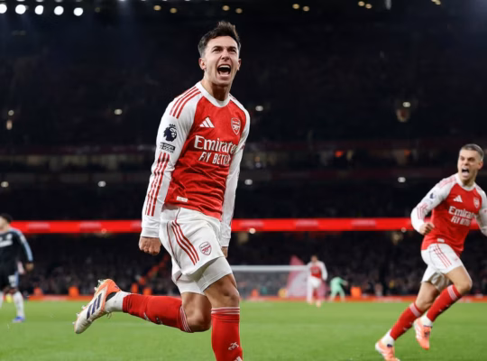 Martin Zubimendi comemora o gol. Chelsea Foto: Divulgação / Arsenal