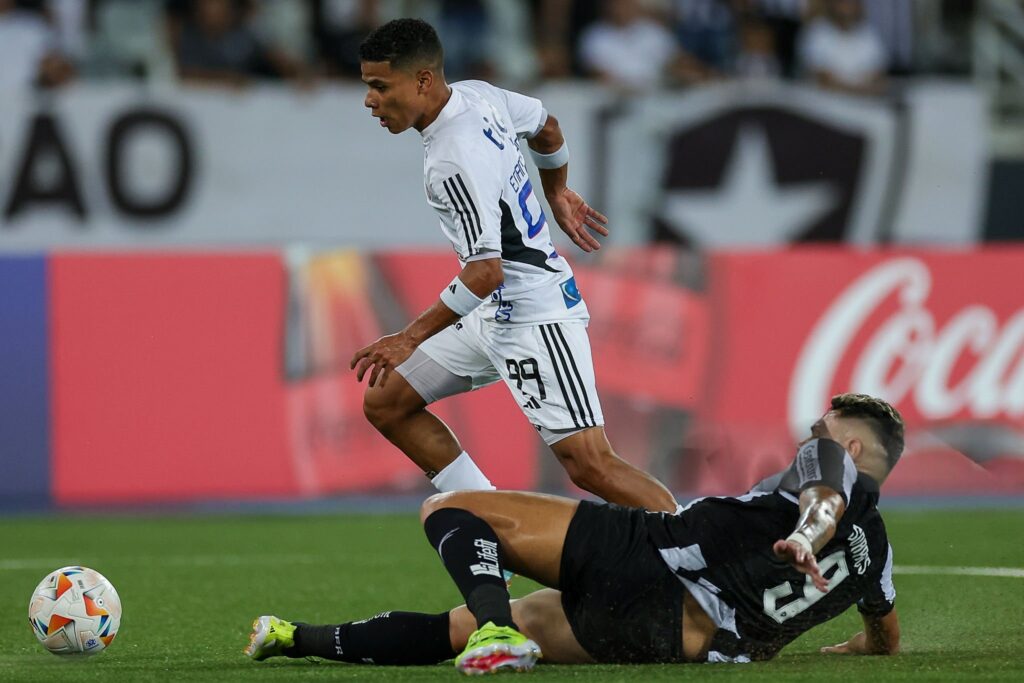 Enamorado é conhecido do futebol brasileiro. O jogador esteve em ação na Libertadores 2024, quando representou as cores do Junior Barranquilla, e enfrentou o Botafogo. Foto: Buda Mendes / Getty Images