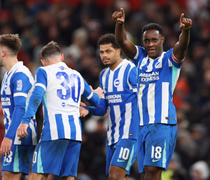Welbeck comemora junto de seus companheiros. Foto: Jan Kruger/Getty Images.