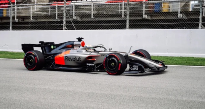 Gabriel Bortoleto em ação com a Audi na pré-temporada da Fórmula 1