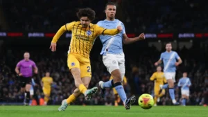 Kadioglu foi um dos jogadores mais perigosos do Brighton na partida. Foto: James Boardman/Brighton & Hove Albion Football Club.