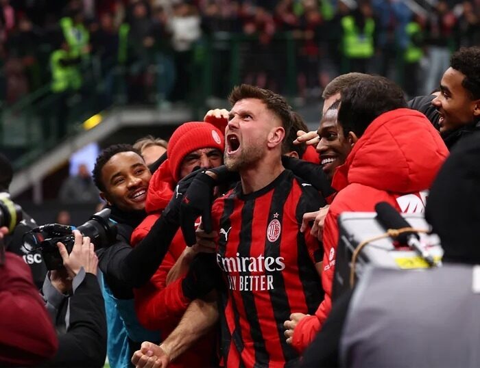 Fullkrug e companheiros comemoram o gol do Milan. Foto: Divulgação/AC Milan