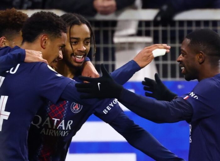 PSG vence Auxerre com gol de Barcola