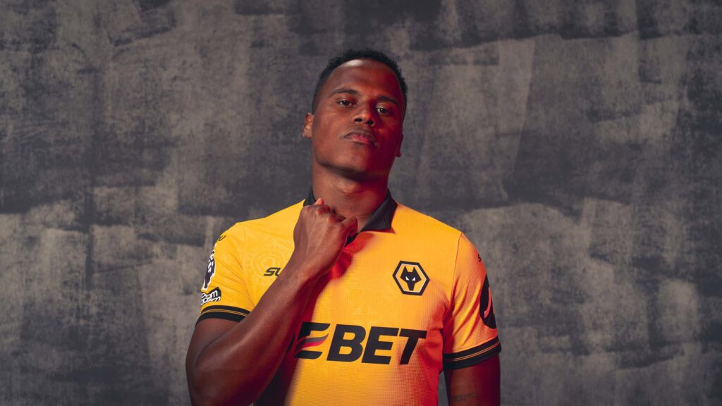 Jhon Arias é o atual camisa 10 do Wolves. Foto: Divulgação/Wolverhampton Wanderers