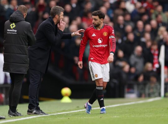 Bruno Fernandes e Michael Carrick, Manchester United. Foto: Carl Recine/Getty Images