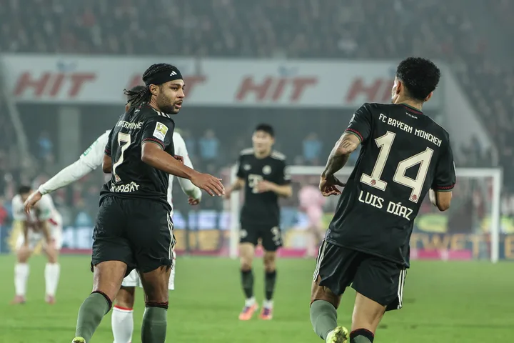 Sané comemora o gol de empate do Bayern, antes do intervalo. Foto: IMAGO/Herbertz/Nico Herbertz