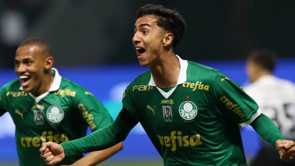 Em pouco tempo de Palmeiras, Vitor Reis demonstrou muita qualidade e chamou a atenção do Manchester City
