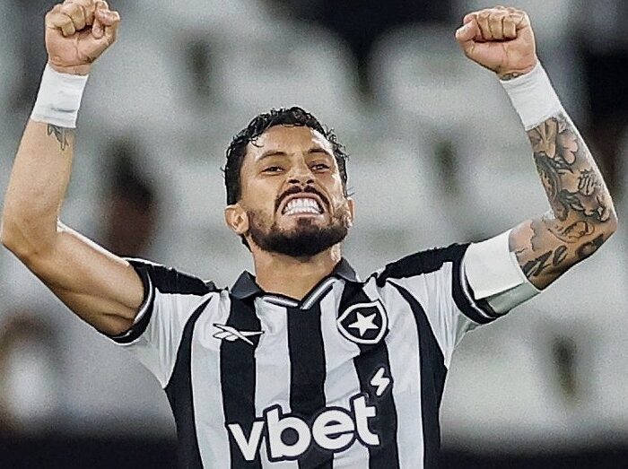 Alex Telles marcou para o Botafogo contra o Nacional de Potosí