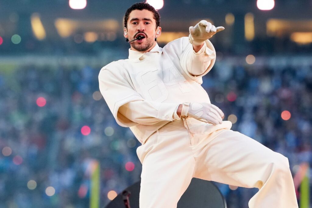 Sean Strickland fez críticas homofóbicas e xenofóbicas a Bad Bunny e à NFL, por conta do show do intervalo do Super Bowl