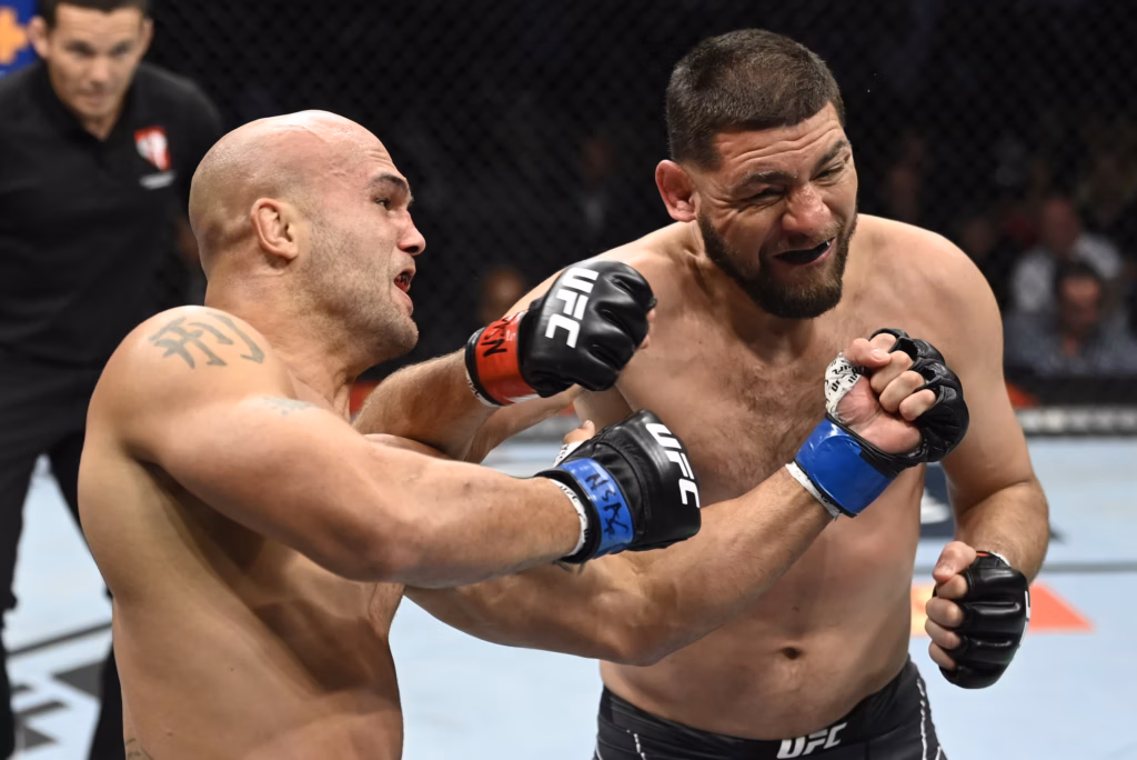 Nick Diaz sofreu muito em seu último combate diante de Robbie Lawler