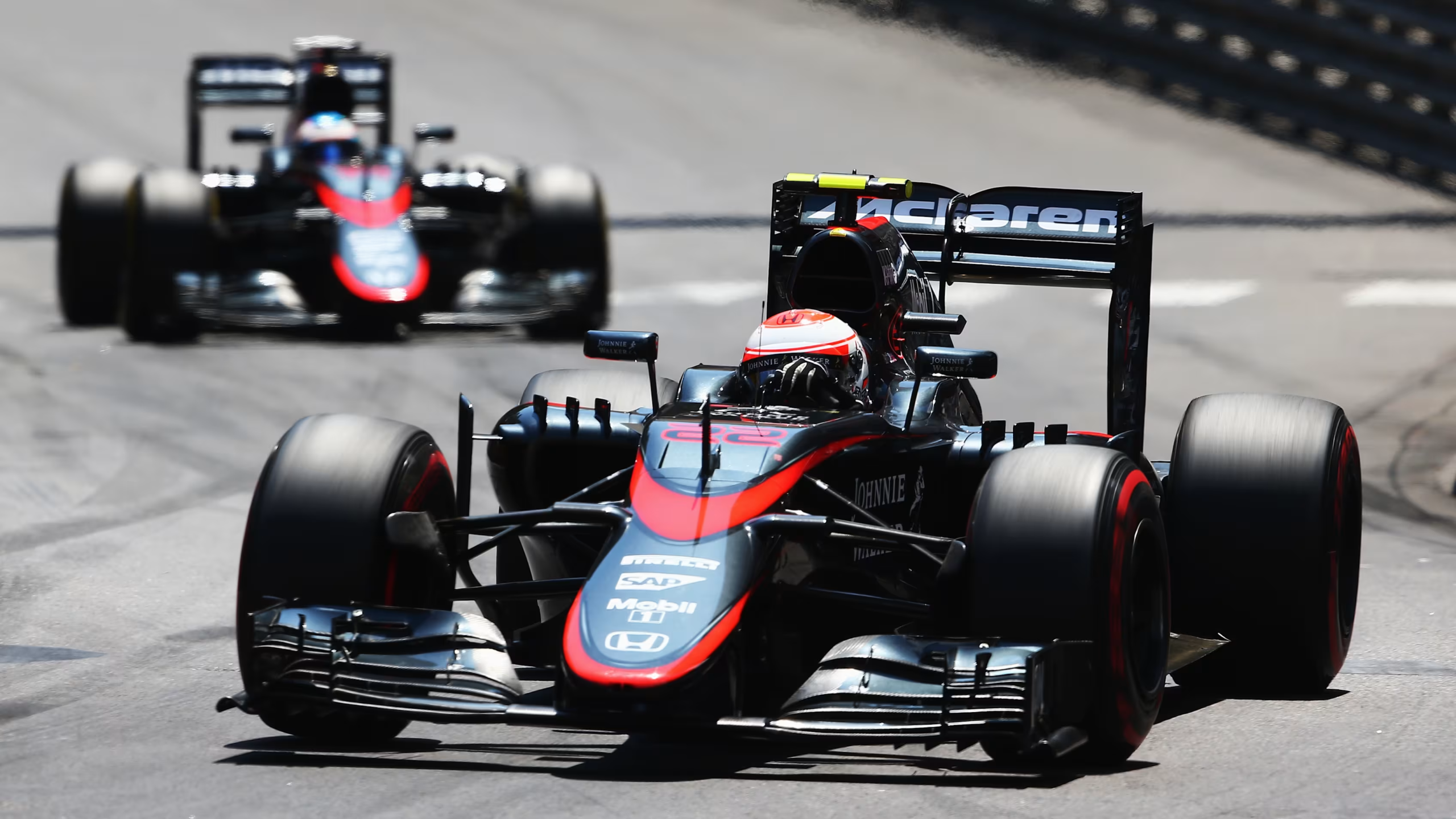 Paralelo entre Aston Martin de 2026 e McLaren de 2015