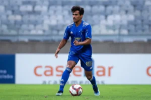 Kaiki Bruno em ação pelo Cruzeiro no Campeonato Mineiro de 2021. Foto: Bruno Haddad.