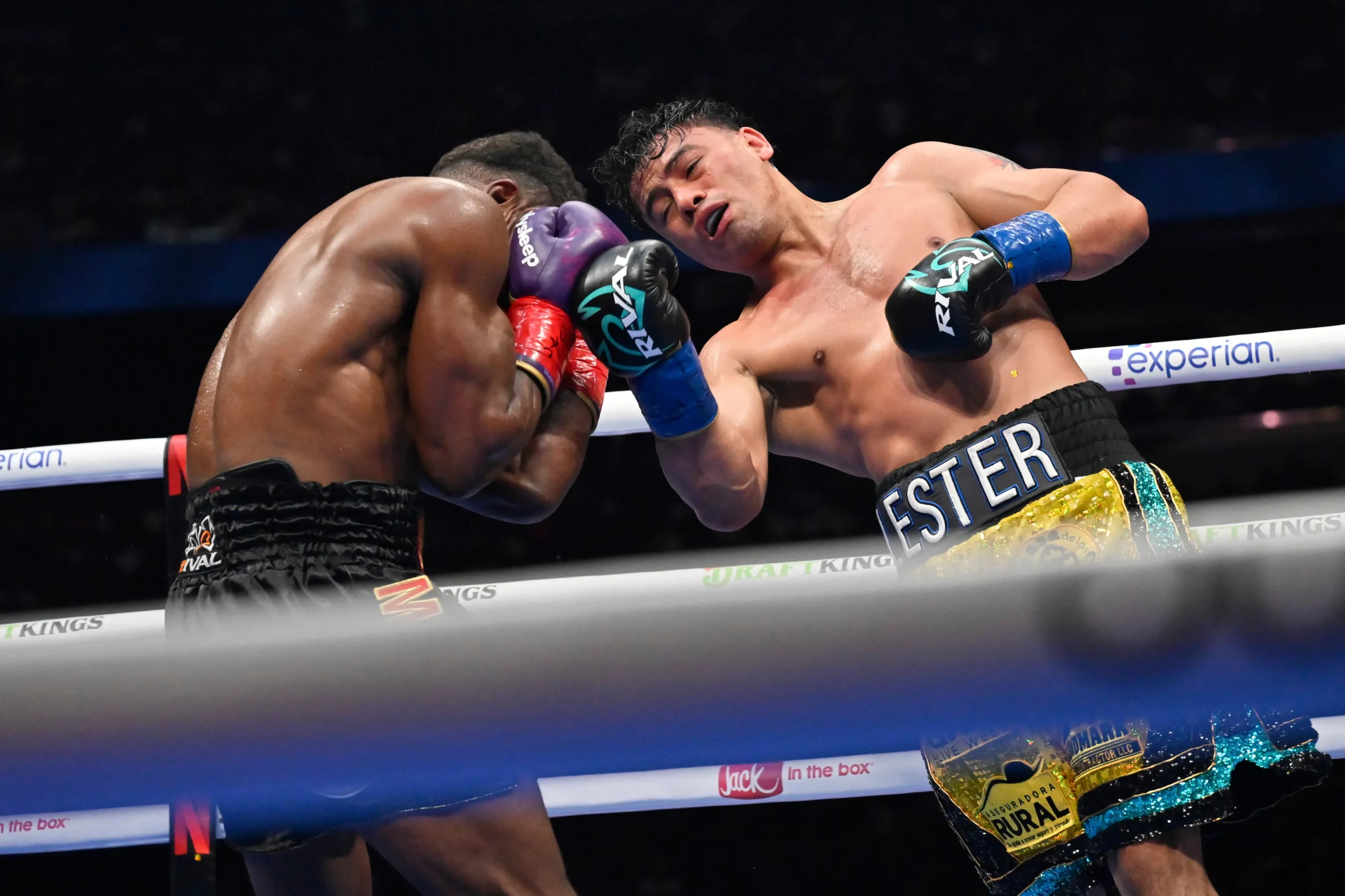 LEster Martinez Canelo Alvarez