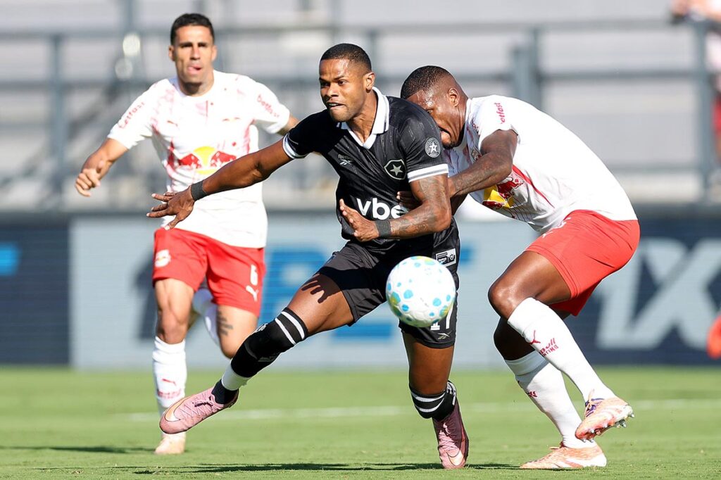 O Botafogo venceu o Bragantino, fora de casa, por 2 a 1, na última partida sob o comando de Martín Anselmi