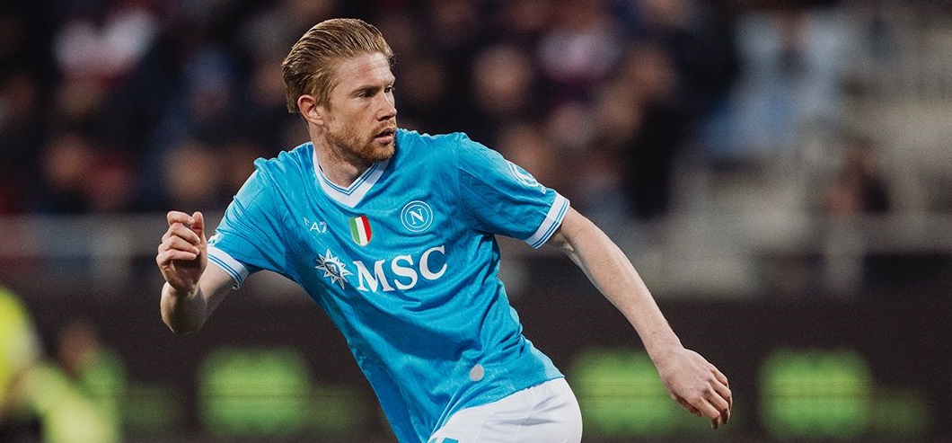 De Bruyne durante partida do Napoli contra o Cagliari