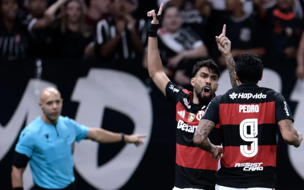 Lucas Paquetá abriu o placar para o Flamengo, no empate em 1 a 1 contra o Corinthians
