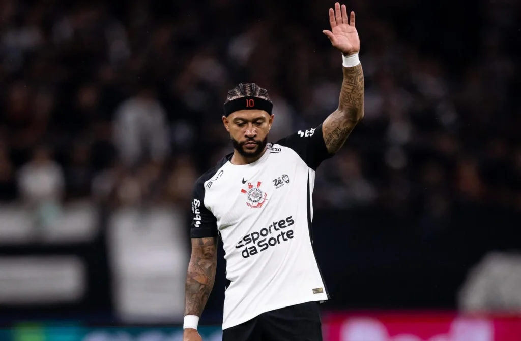 Memphis Depay precisa retomar o bom futebol no Corinthians para ter chance na Copa do Mundo