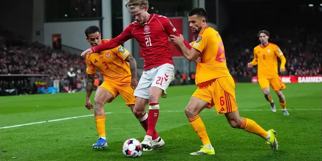 Pela repescagem da Copa do Mundo, a Dinamarca atropelou Macedônia do Norte por 4 a 0. Foto: Reprodução/Sapo.PT