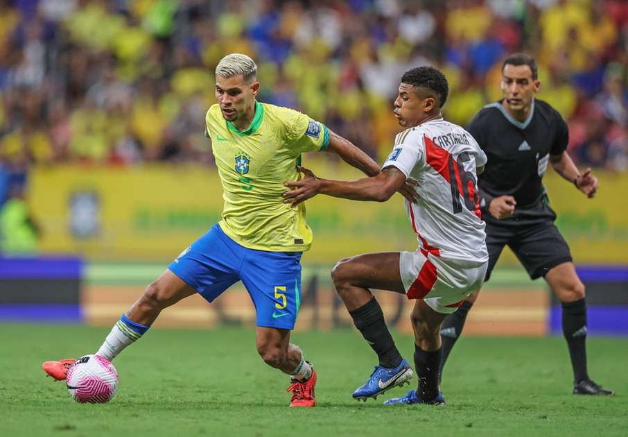 Bruno Guimarães no jogo entre Brasil e Peru, válido pelas Eliminatórias da Copa de 2026. Foto: Divulgação/CBF