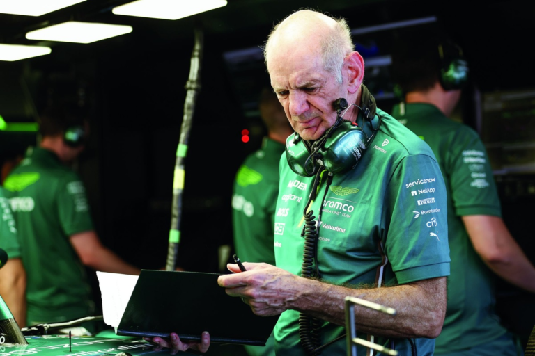 Newey e o desafio da inovação: as semelhanças entre o Aston Martin de 2026 e o McLaren de 2003