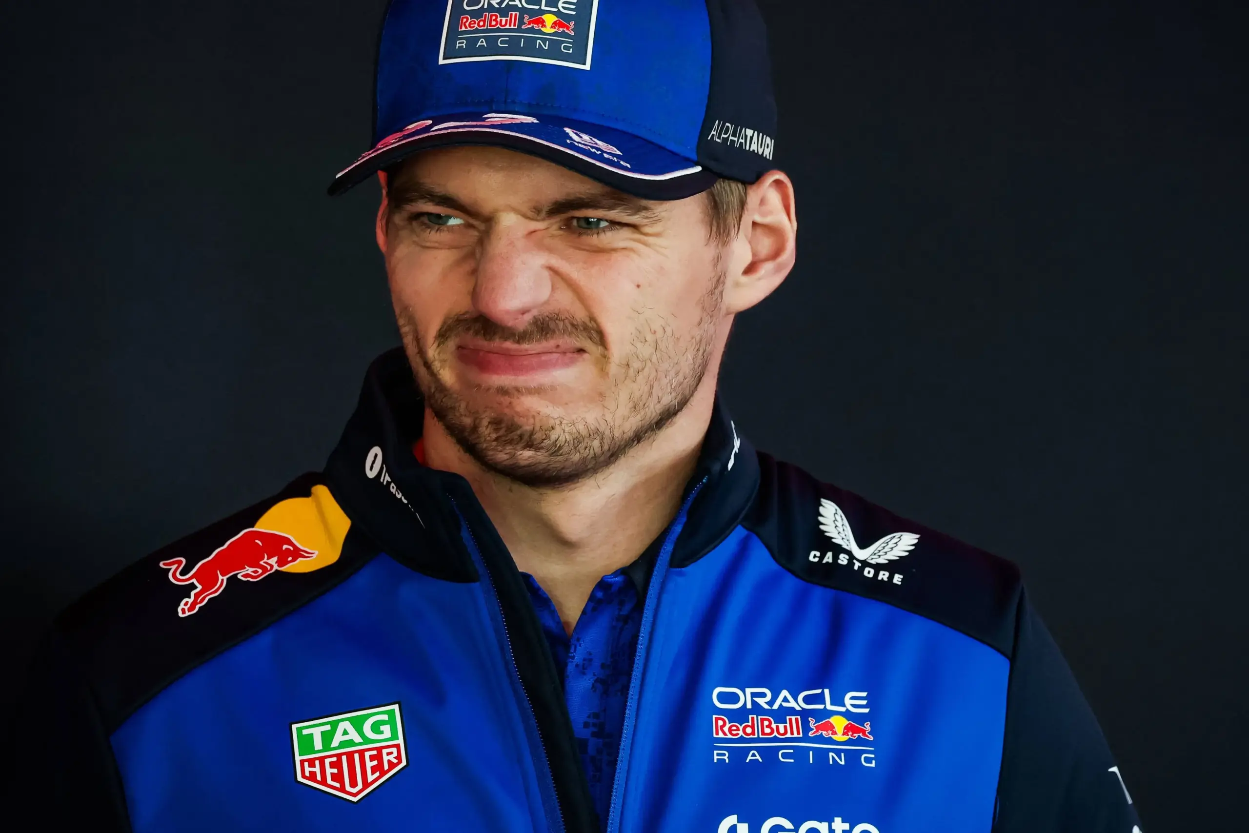 Max Verstappen cai no Q2 em Suzuka