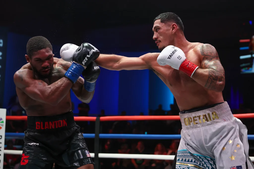 Jai Opetaia foi muito superior a Brandon Glanton, dominando a luta por completo e conquistando o cinturão cruzador da Zuffa Boxing