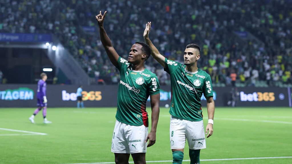 Árias marca seu primeiro gol com a camisa do Palmeiras na vitória por 2 a 1 diante do Botafogo 