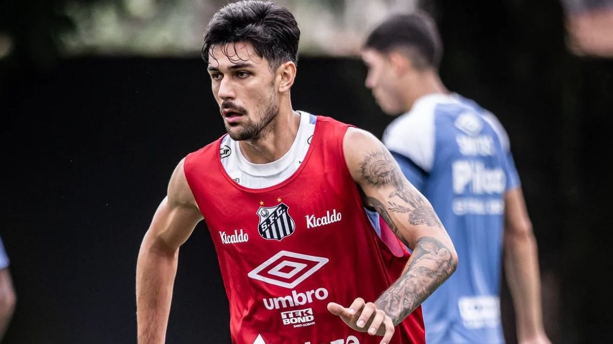 João Basso nos treinamentos do Santos. Foto: Raul Baretta/Santos FC