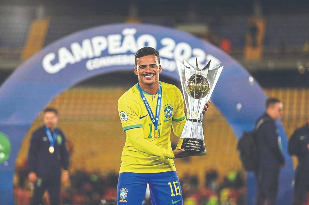 Kaiki Bruno com a camisa da Seleção Brasileira Sub-23. Foto: Reprodução/OTempo Betim.